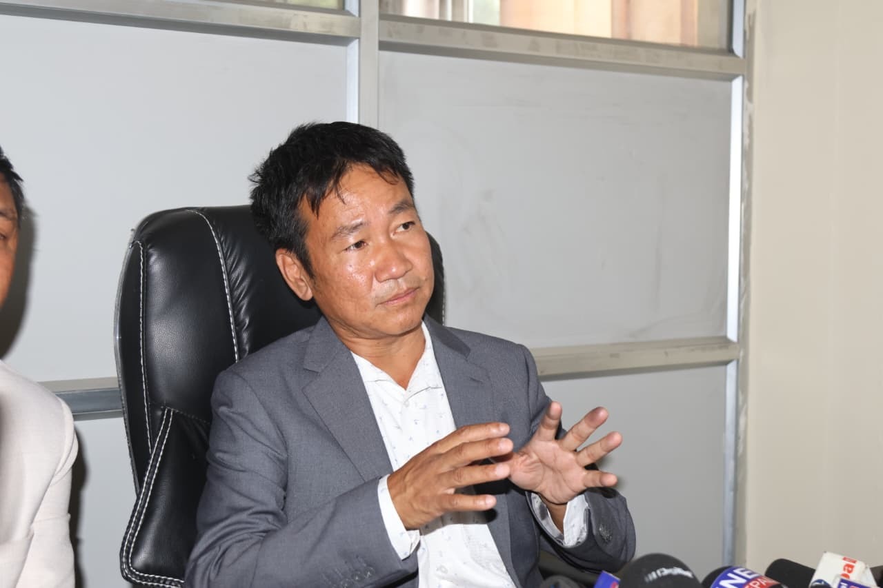 दलीय विद्यार्थी संगठनमाथि प्रतिबन्धको बिपक्षमा उभिए हर्क साम्पाङ 