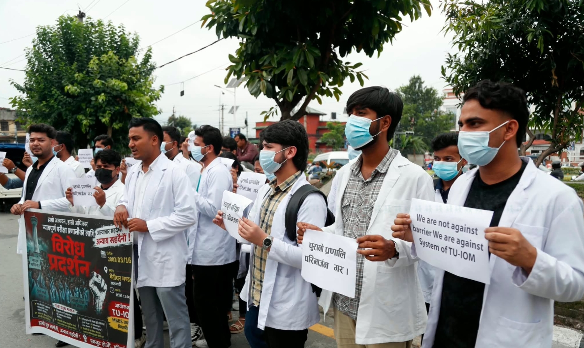परीक्षा प्रणाली सुधारको माग गर्दै माइतीघर मण्डलमा विरोध प्रदर्शन
