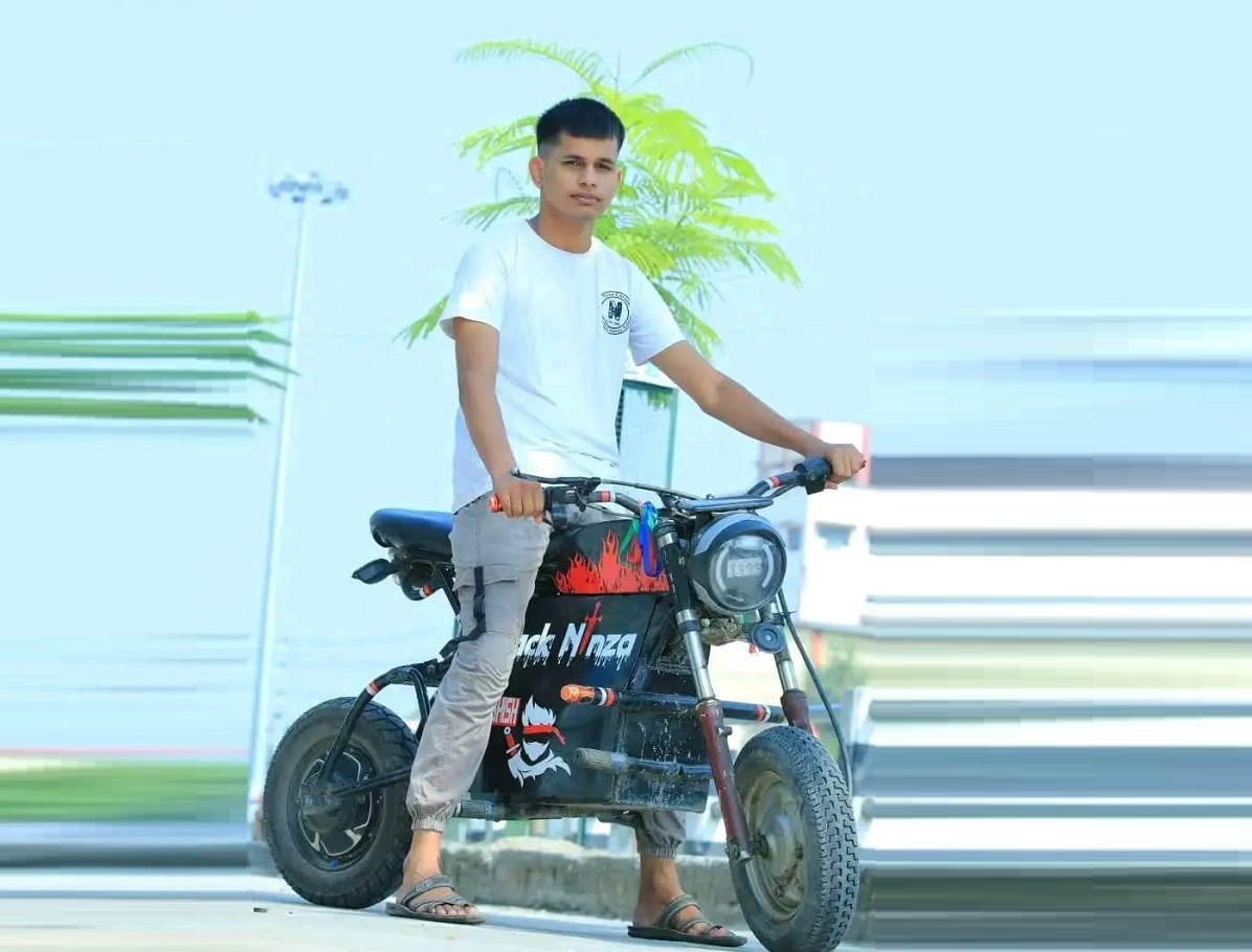 धनगढीका विद्यार्थी जोशीले बनाए विद्युतीय मोटरसाइकल