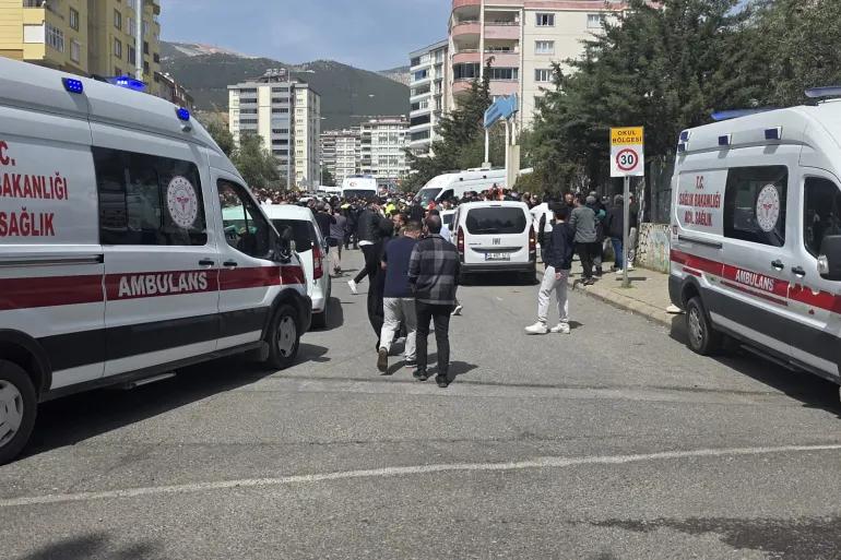 टर्कीको एक विद्यालयमा गोलीबारी हुँदा नौ जनाको मृत्यु